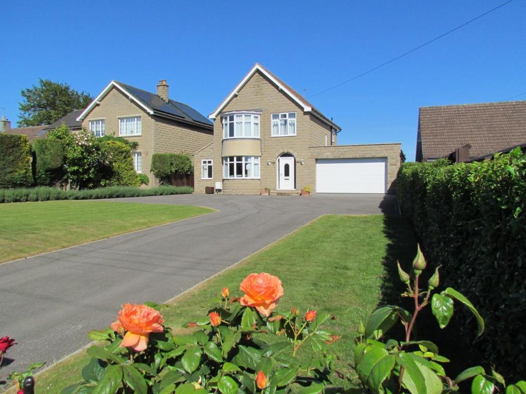 Whitby Road, Pickering, YO18 7HL 3 bed detached house £425,000