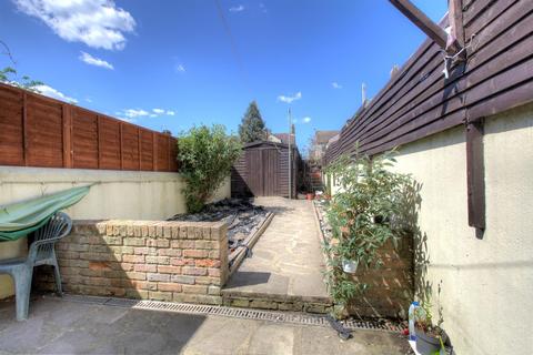 3 bedroom terraced house for sale - Kent Road, Grays
