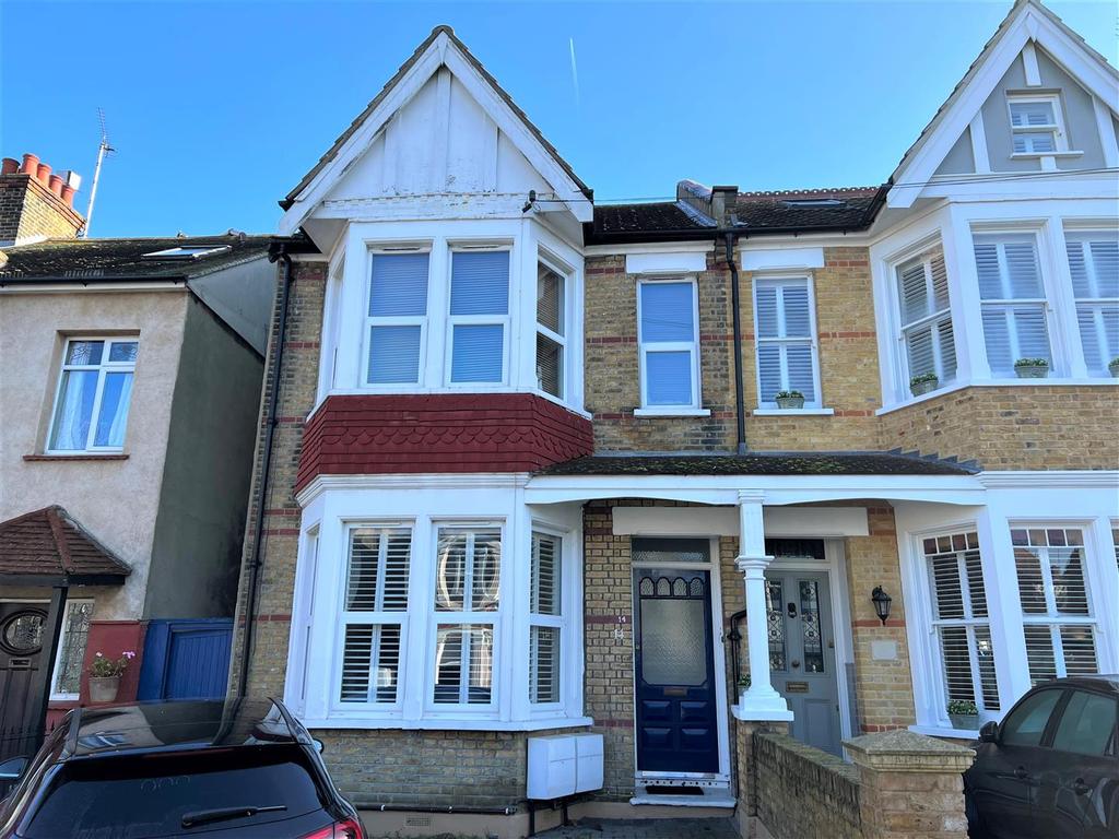 Grange Road, LeighOnSea 2 bed ground floor flat £1,250 pcm (£288 pw)