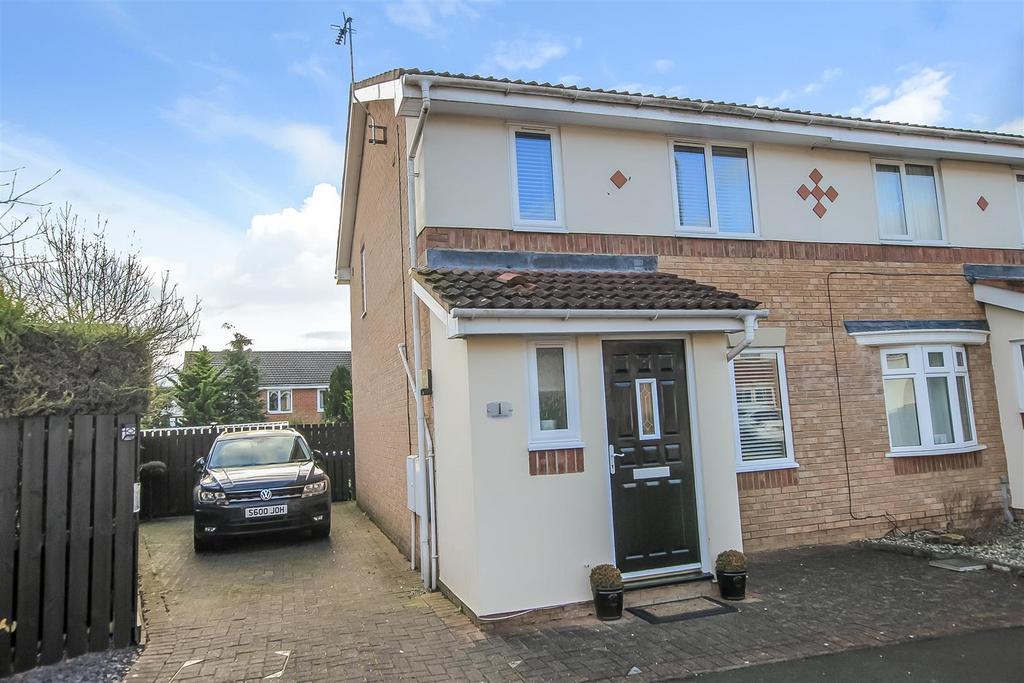 Kempton Close, Woodham 2 bed semidetached house £135,000