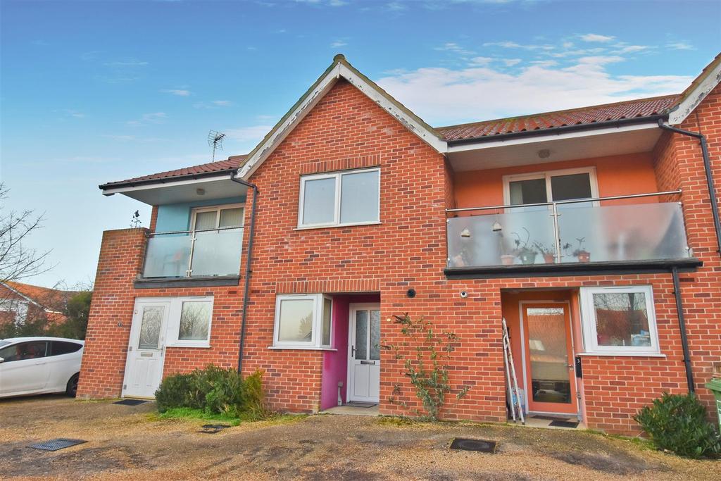 Norwich Road, Cromer 2 bed terraced house £725 pcm (£167 pw)