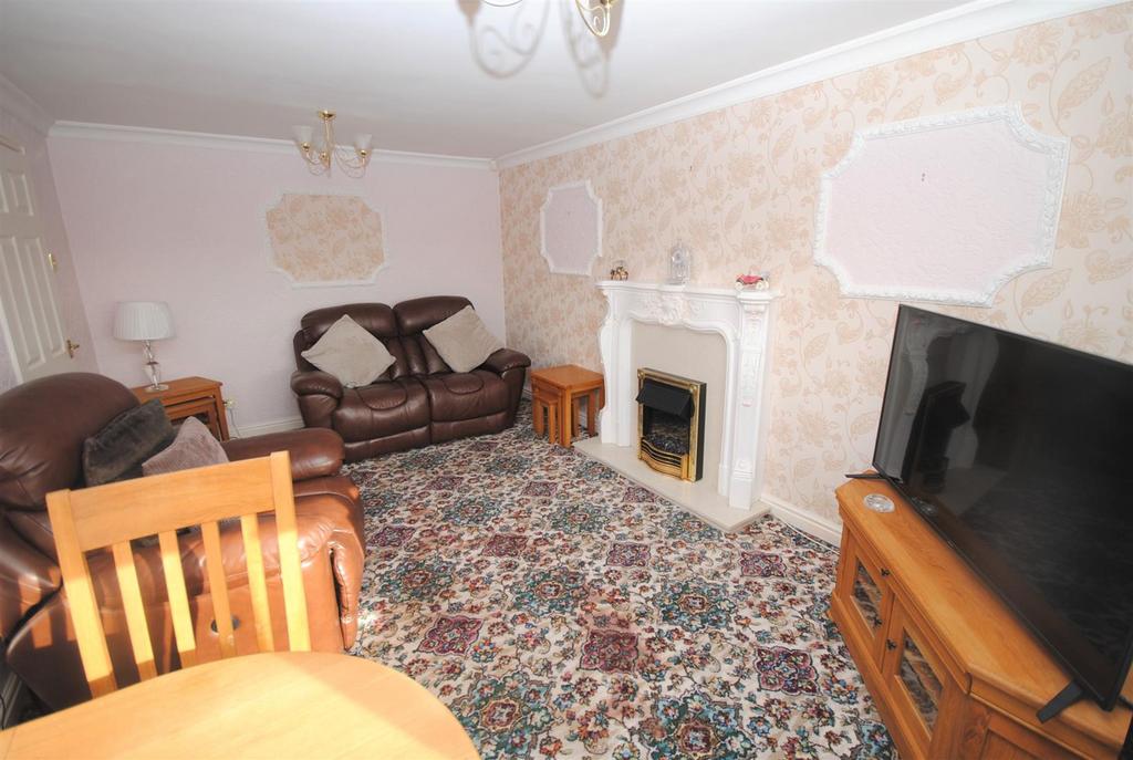 Hall Park Orchards, Kippax, Leeds 2 bed semidetached bungalow for sale