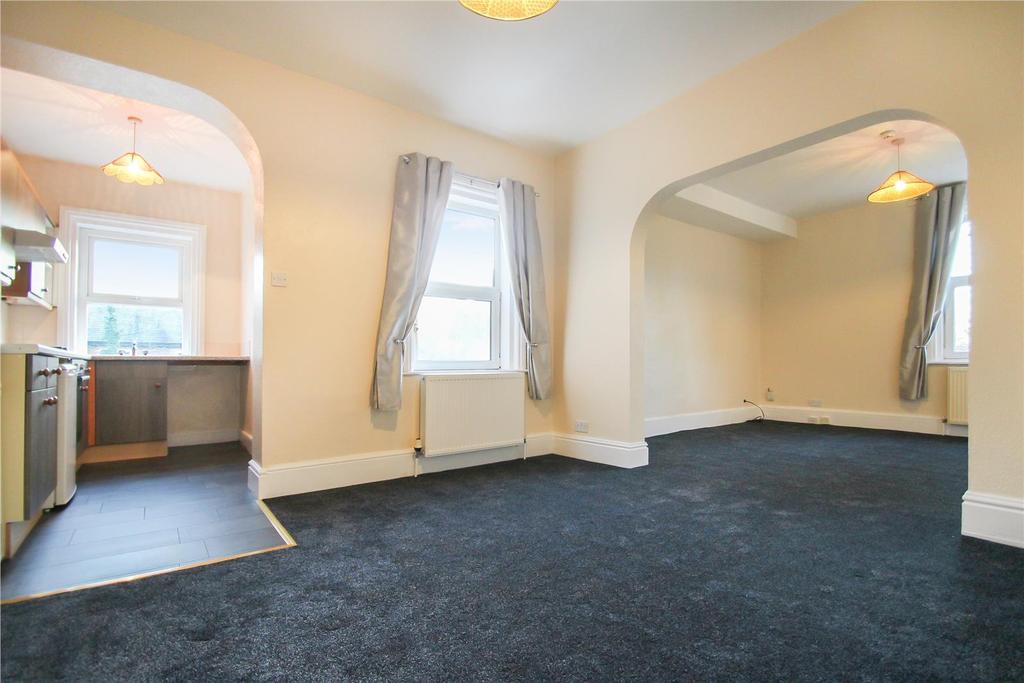 Marsland Road, Sale 3 bed duplex £1,200 pcm (£277 pw)