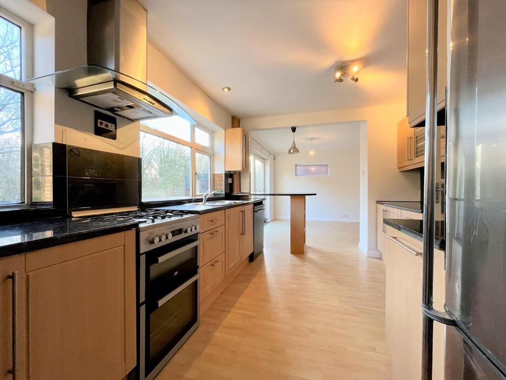 Blackcarr Road, Manchester 4 bed detached house £1,750 pcm (£404 pw)