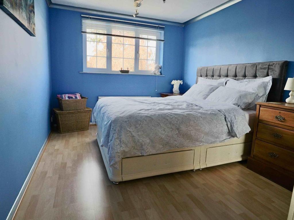 Bed2.jpg
