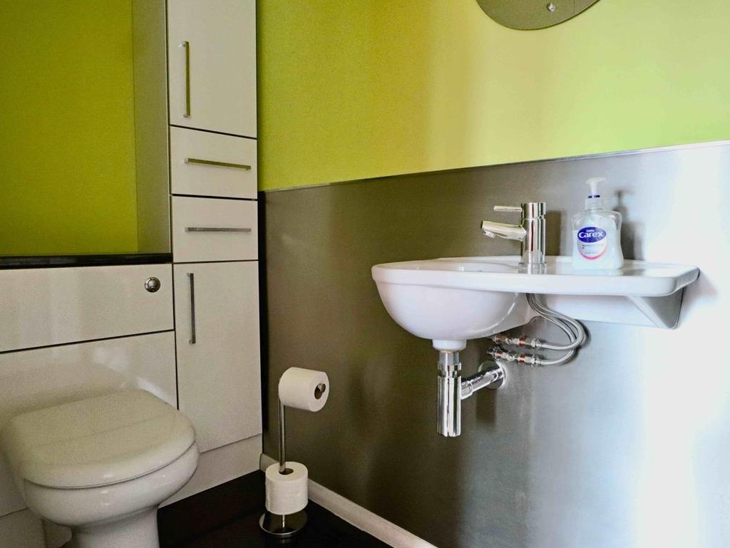 Toilet.jpg