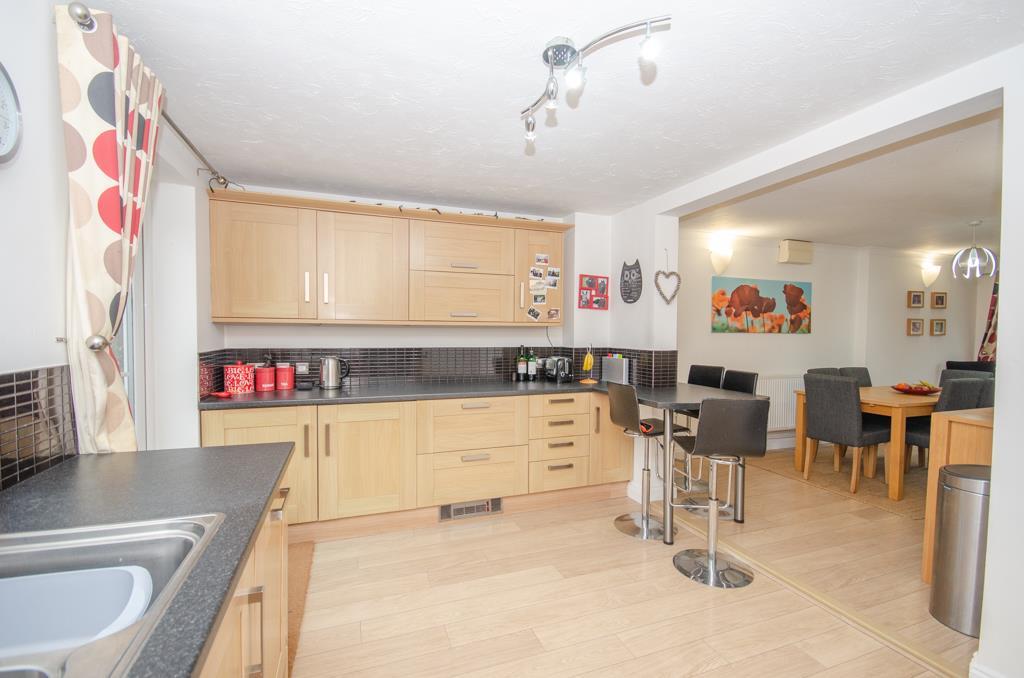 Kitchen pic 2.jpg