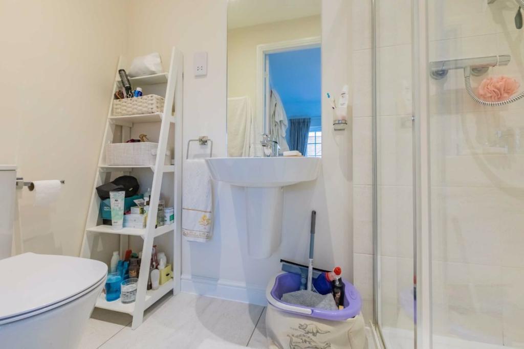 Ensuite.jpeg