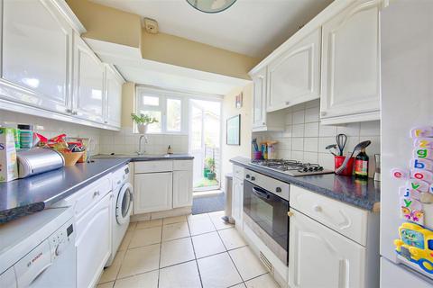 2 bedroom maisonette for sale, Balvernie Grove Southfields