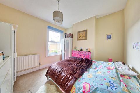 2 bedroom maisonette for sale, Balvernie Grove Southfields