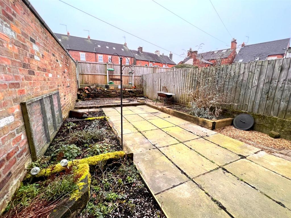 Ball Haye Street, Leek 2 bed terraced house £450 pcm (£104 pw)