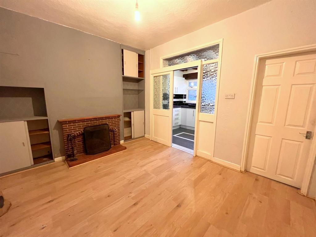 Ball Haye Street, Leek 2 bed terraced house £450 pcm (£104 pw)