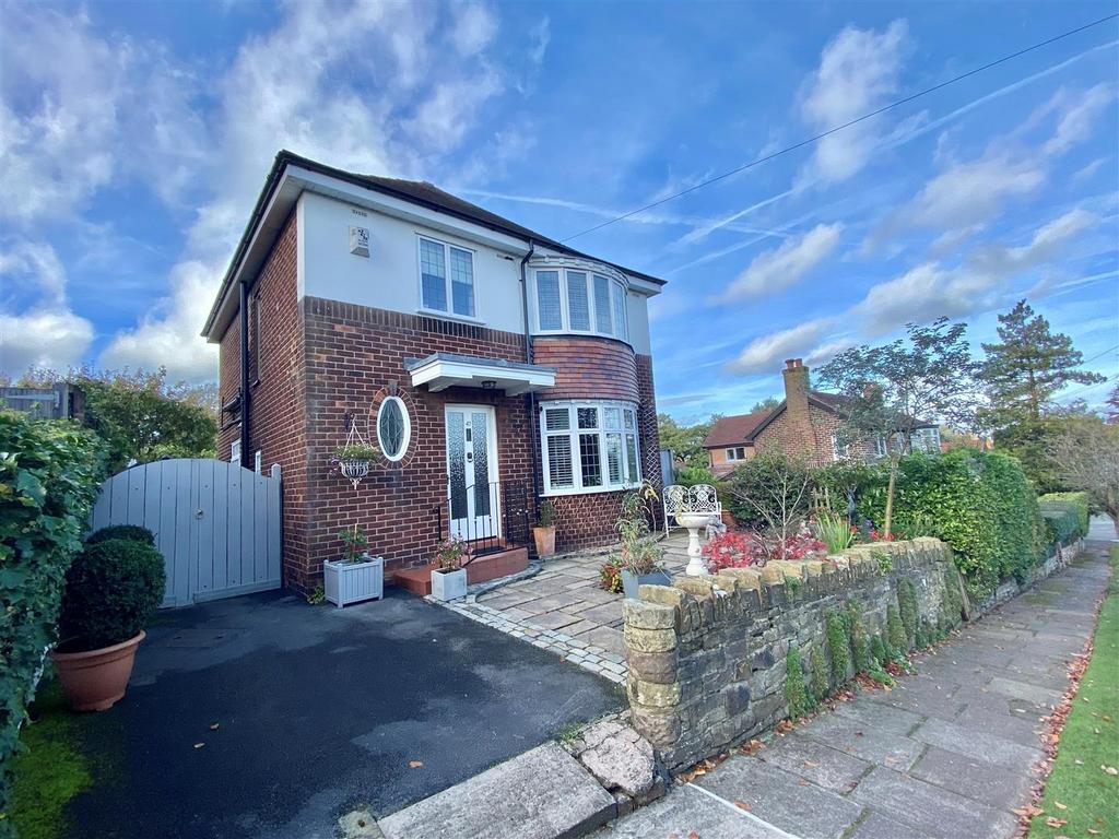 Knowsley Road, Macclesfield 3 bed detached house £435,000