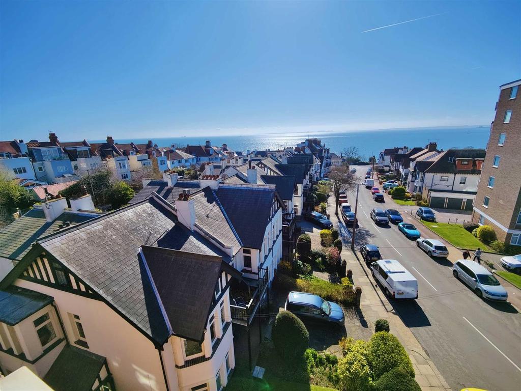 Grand Drive, Leigh On Sea 2 bed flat £360,000