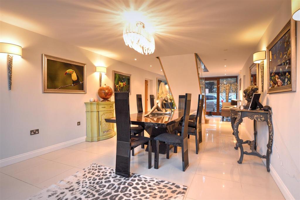 Dining / reception area