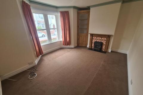 3 bedroom terraced house to rent, Cornerswell Road, Penarth