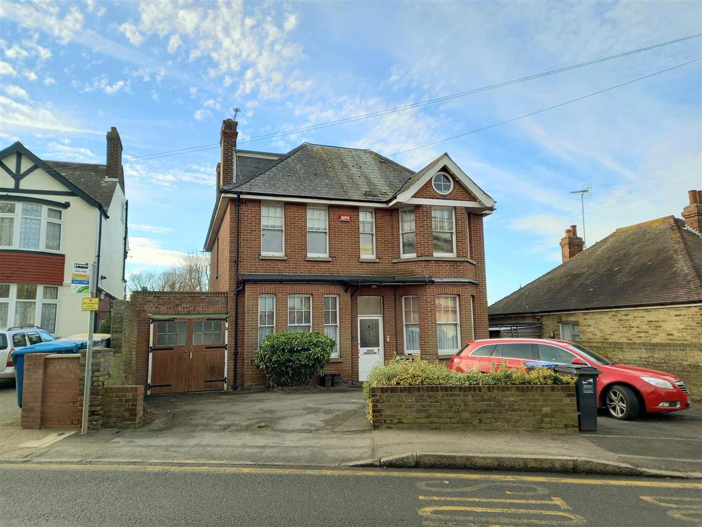 St. Peters Road, Margate 6 bed detached house £1,800 pcm (£415 pw)