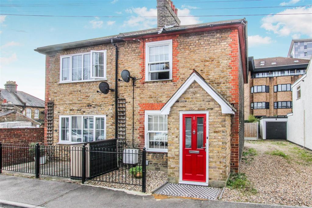 Alfred Road, Brentwood 2 bed semidetached house for sale £440,000