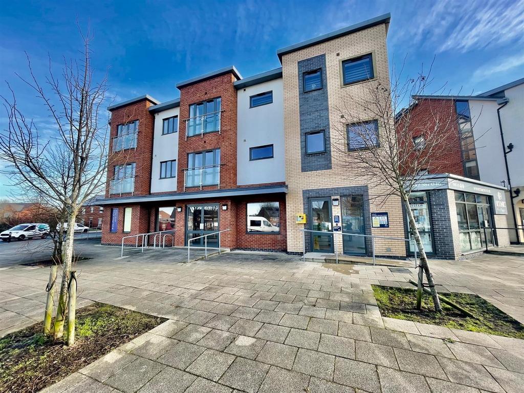 Marina Walk, Leigh 2 bed flat £129,950