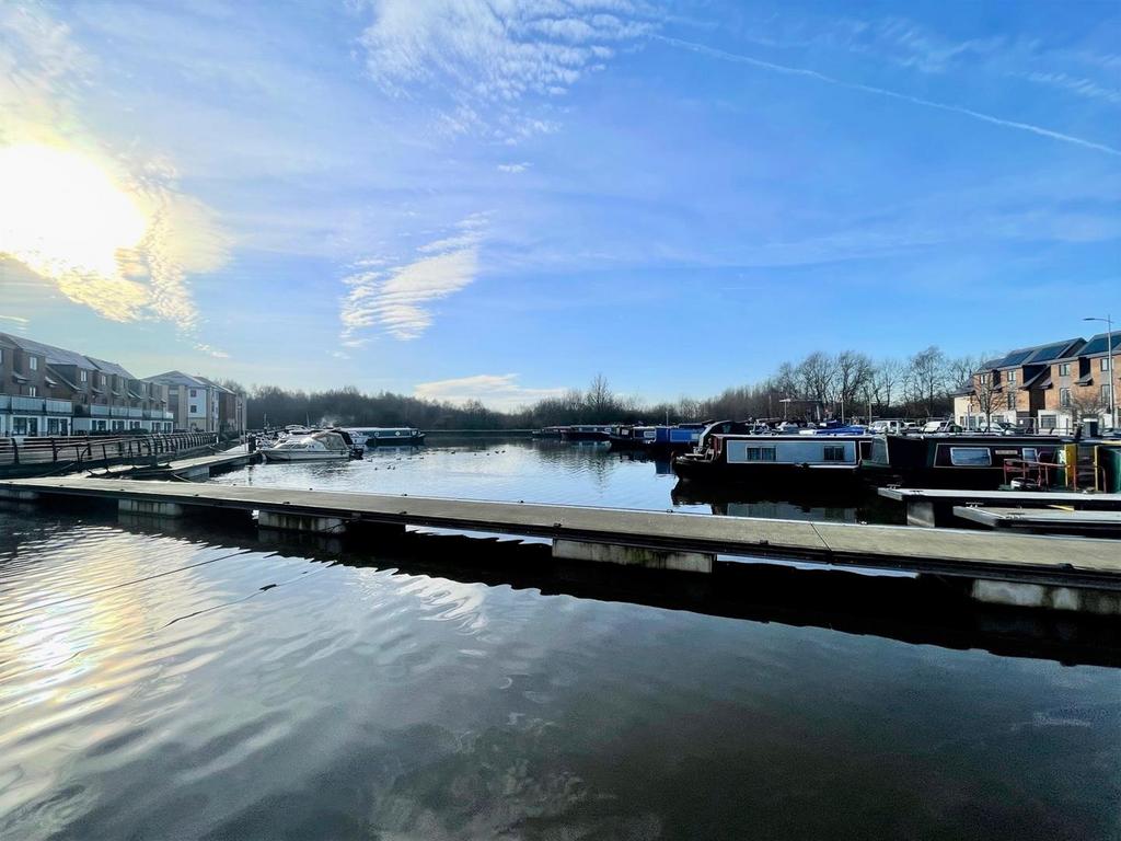 Marina Walk, Leigh 2 bed flat £129,950