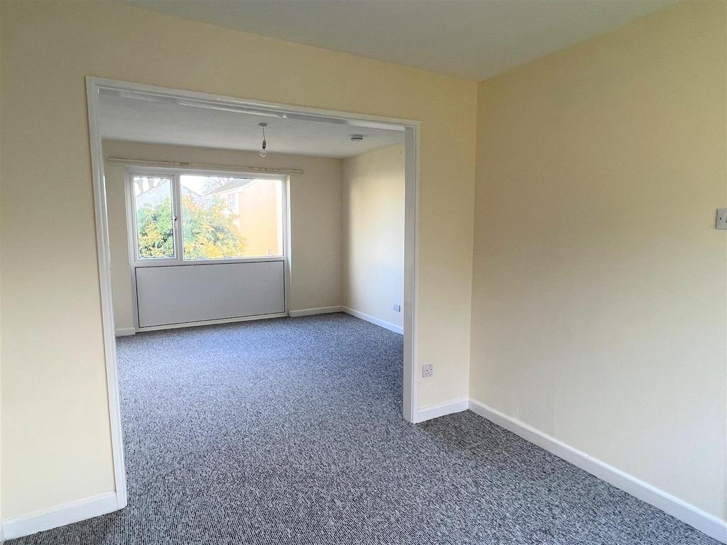 Dining Area: