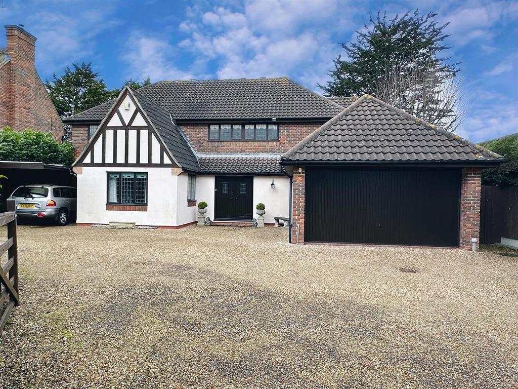 Hutton Gate, Hutton Mount, Brentwood 4 bed detached house £1,600,000