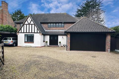 8 Hutton Gate, Hutton, Brentwood, CM13 2XA