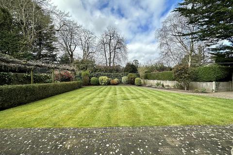 8 Hutton Gate, Hutton, Brentwood, CM13 2XA