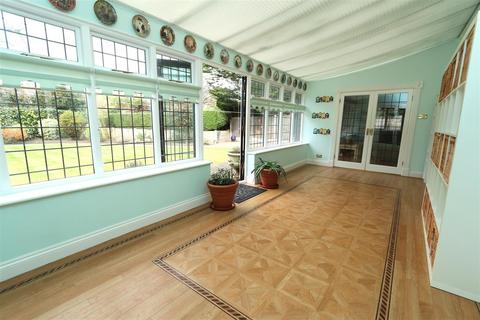 8 Hutton Gate, Hutton, Brentwood, CM13 2XA