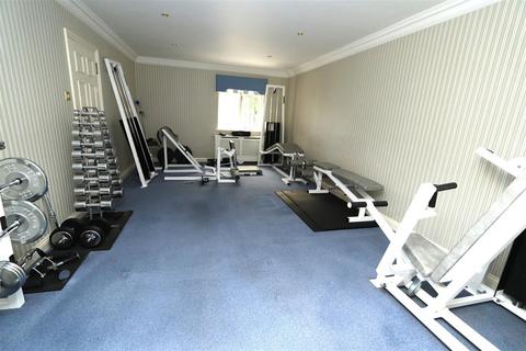 8 Hutton Gate, Hutton, Brentwood, CM13 2XA