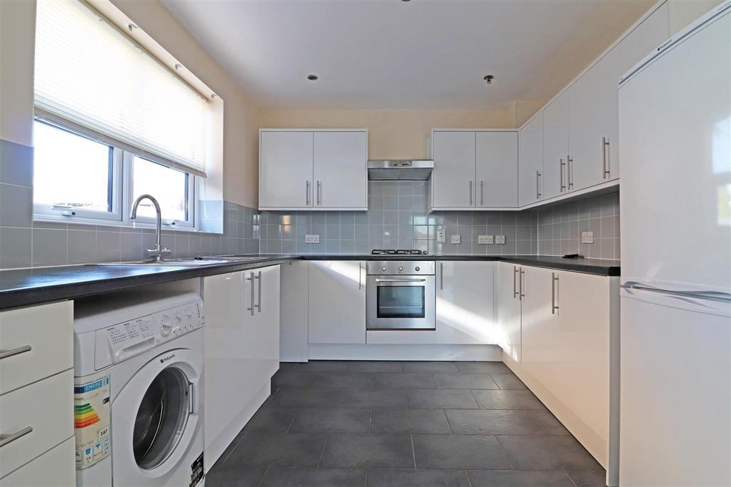 Horley Road, Redhill 3 bed detached house £450,000