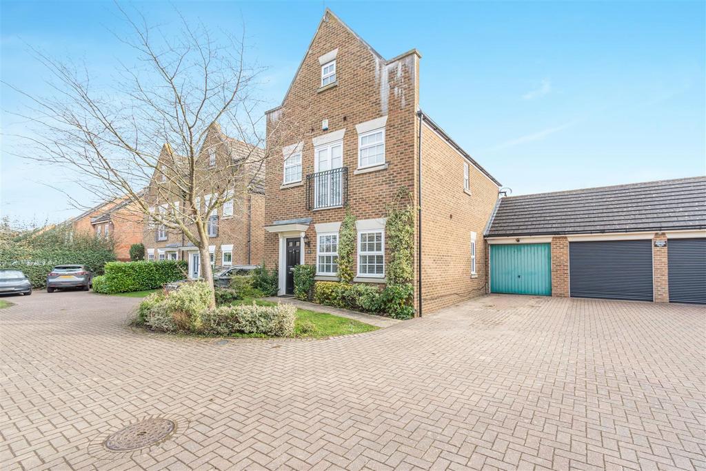 Braeburn Way, Kings Hill, ME19 4EP 3 bed link detached house for sale