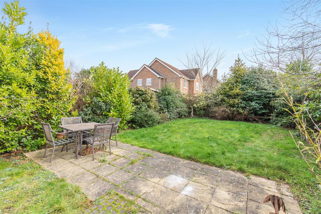 Braeburn Way, Kings Hill, ME19 4EP 3 bed link detached house £550,000