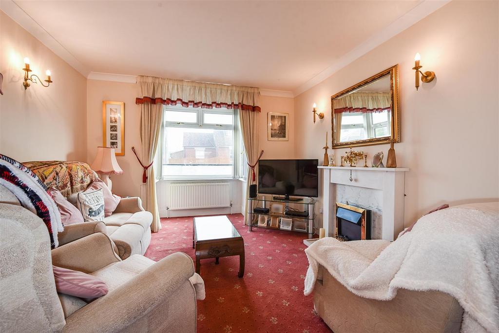 Dunmow Road, Andover 4 bed detached house for sale £385,000