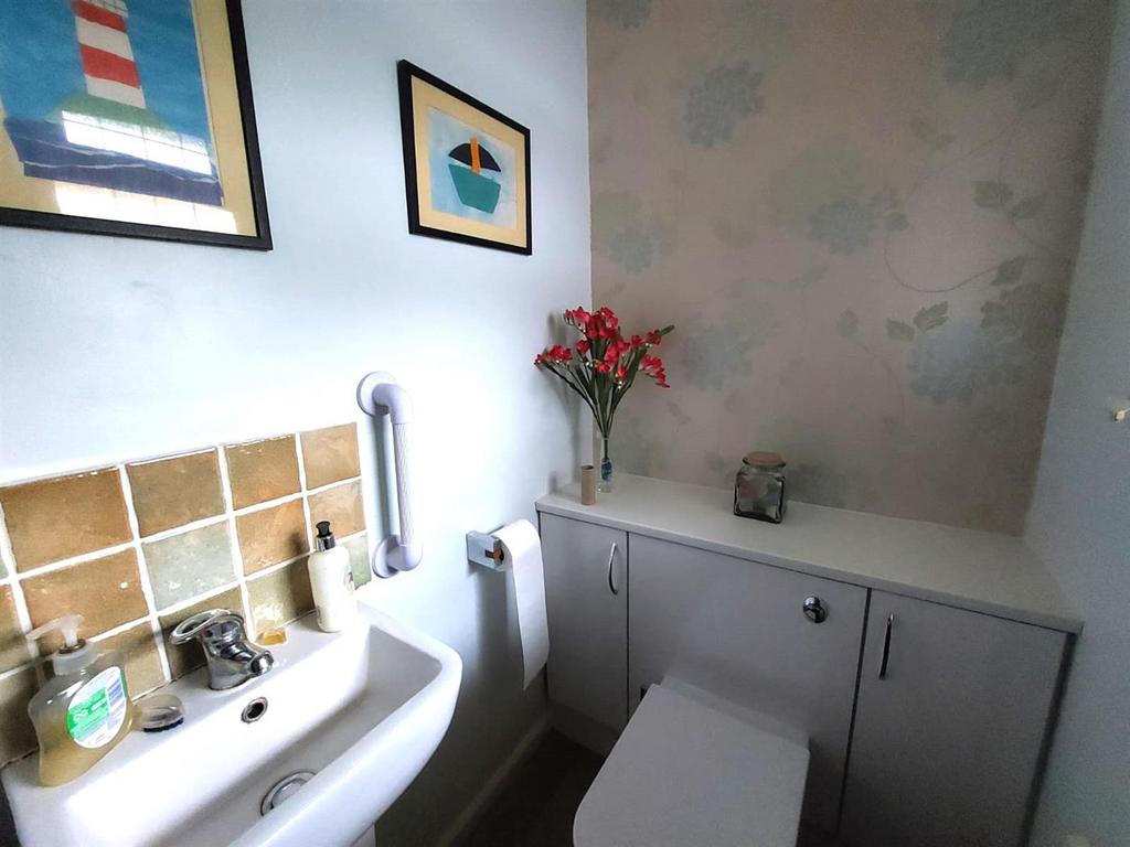 Cloakroom (WC)