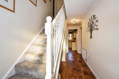 25 Barnfield Rise, Andover, SP10 2UQ