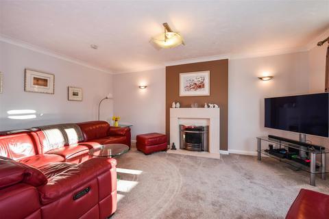 25 Barnfield Rise, Andover, SP10 2UQ