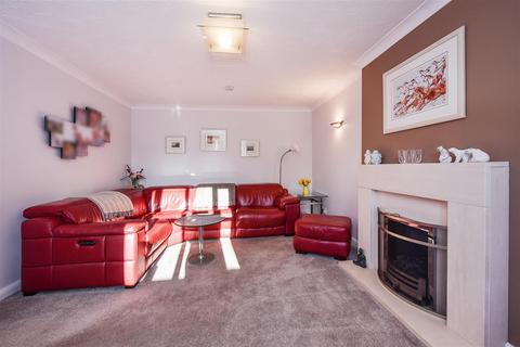 25 Barnfield Rise, Andover, SP10 2UQ