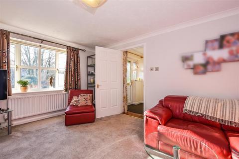 25 Barnfield Rise, Andover, SP10 2UQ