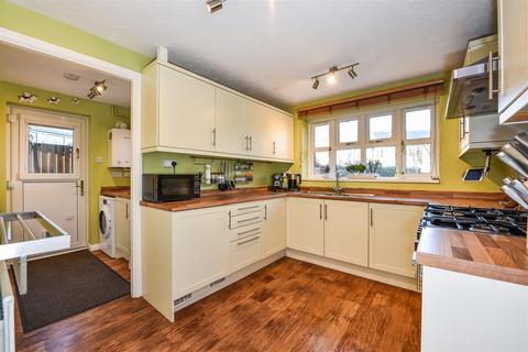 25 Barnfield Rise, Andover, SP10 2UQ