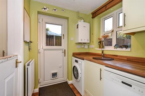 25 Barnfield Rise, Andover, SP10 2UQ
