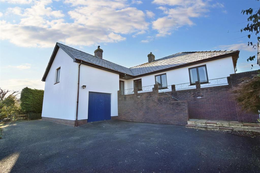 Llwyncelyn, Cilgerran, Cardigan 4 bed detached bungalow for sale £375,000