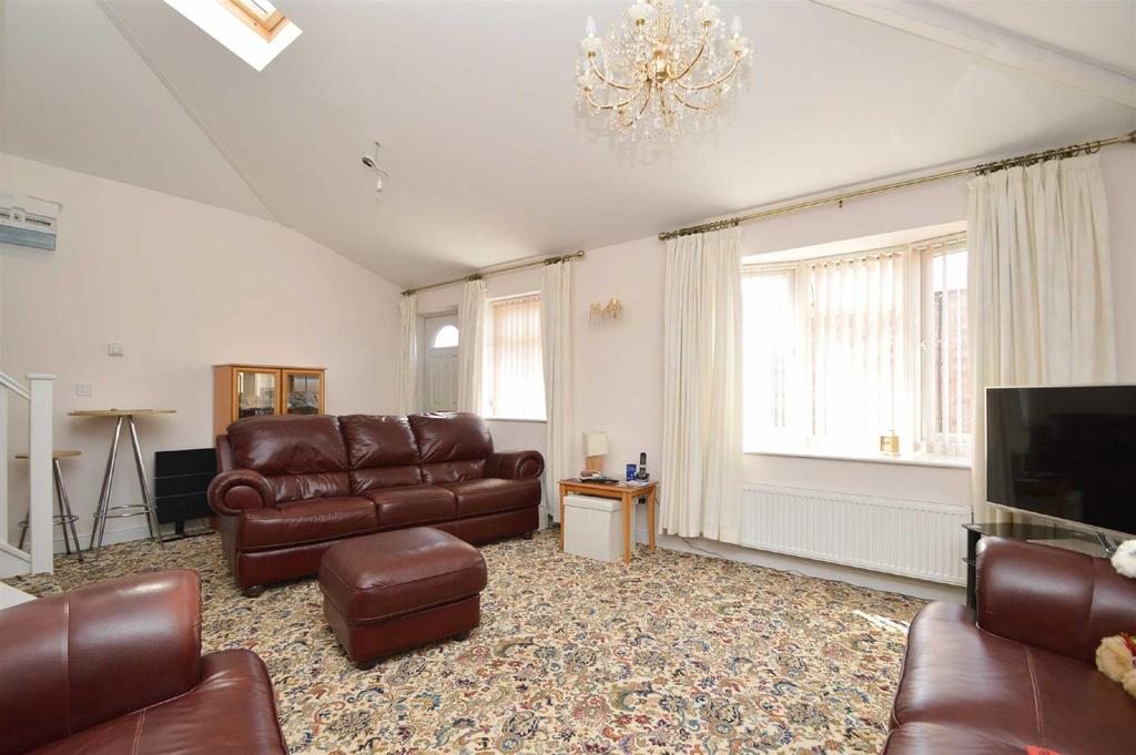 Primrose Drive, Sutton Park, Shrewsbury 3 bed semidetached house £