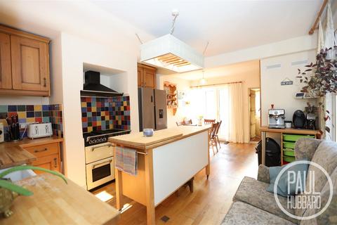 4 bedroom semi-detached house for sale - Beccles Road, Oulton Broad, NR33