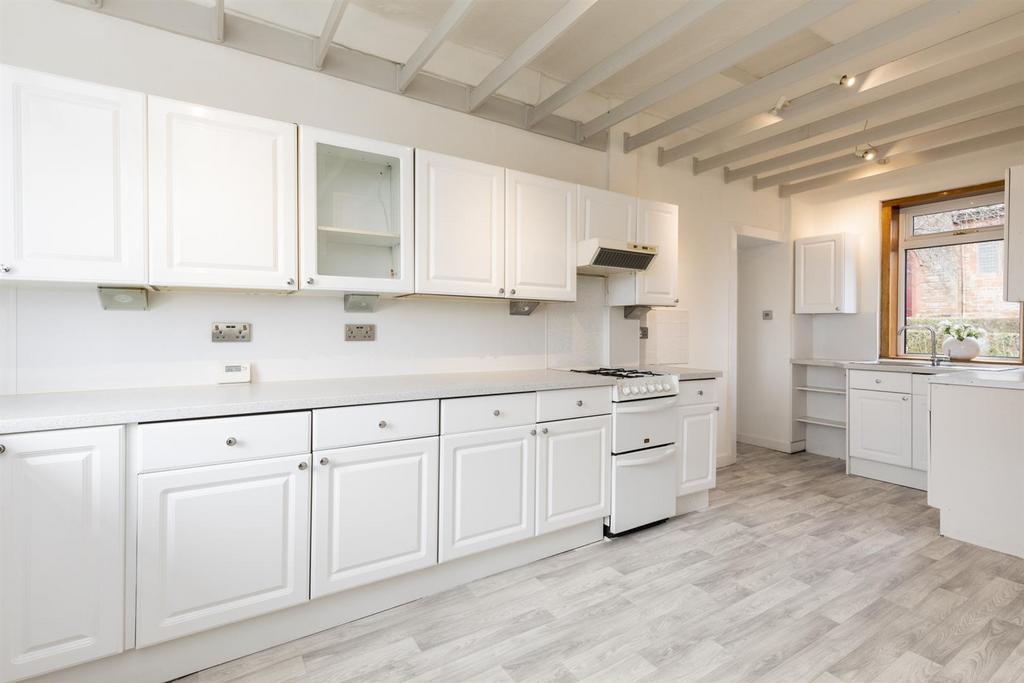 Melfort Avenue, Clydebank 4 bed end of terrace house £265,000