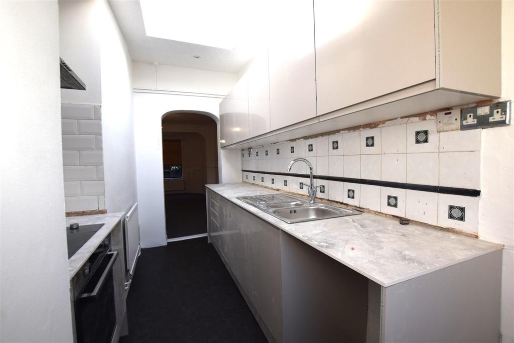Kitchen2.JPG