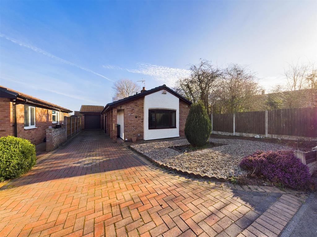 Paddock Close, Rhostyllen, Wrexham 2 bed detached bungalow £245,000