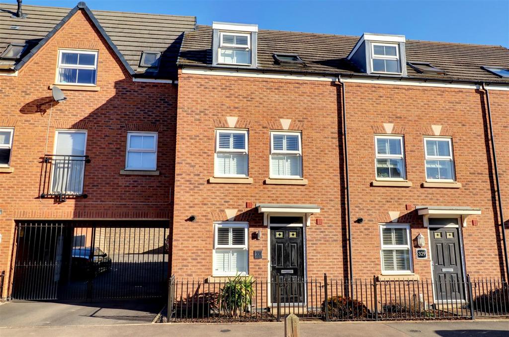 Queen Elizabeth Road, Nuneaton 3 bed semidetached house £220,000