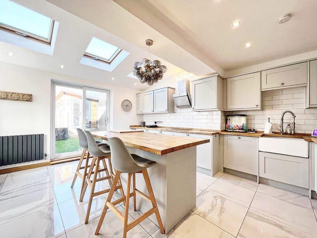 D40724 D6-2746-4223-AC37-5575 B5 FC450 F.jpg