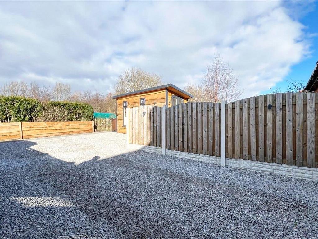 7 D3947 AB-E70 F-4009-83 C0-A80 D14 DF6 C4 A.jpg